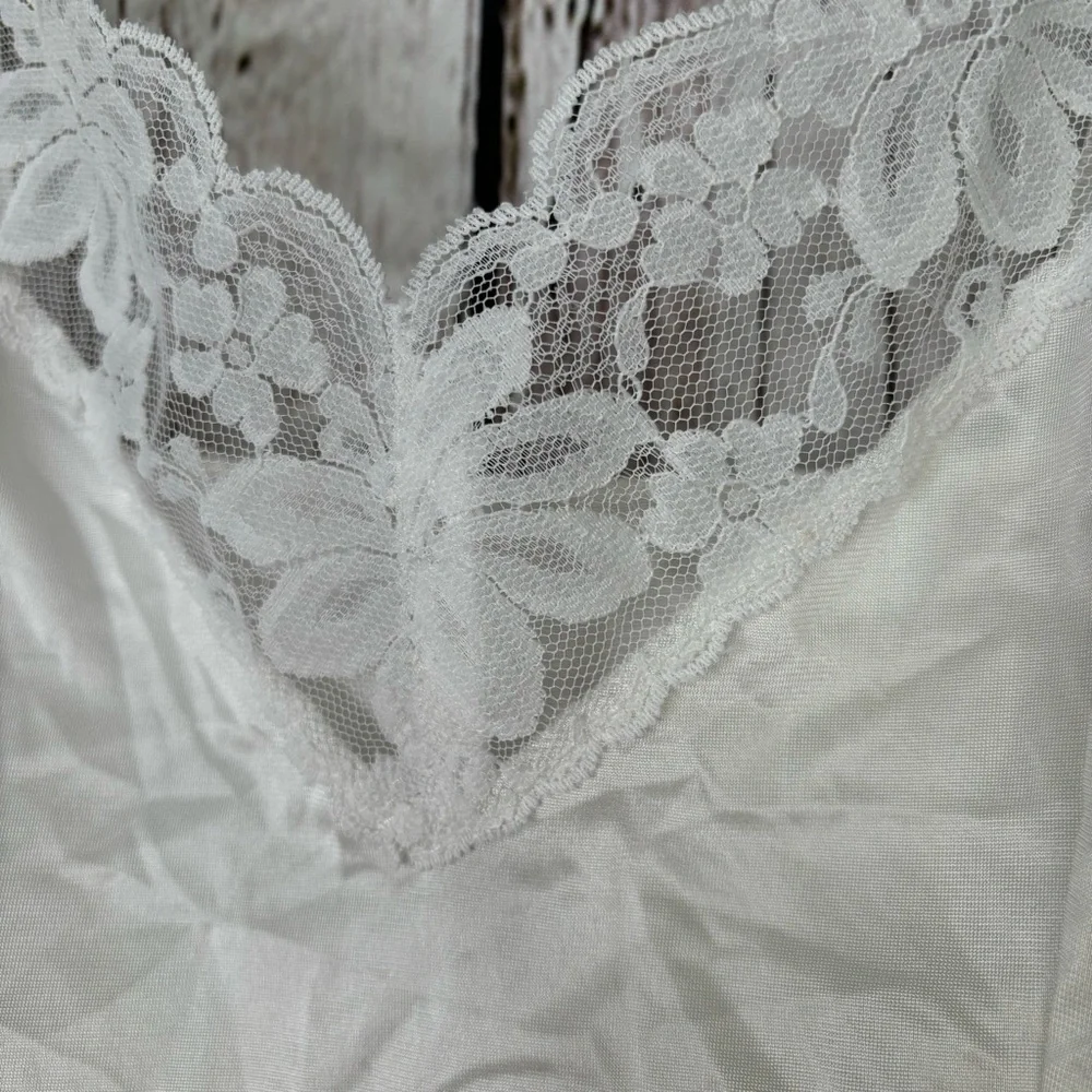 Vintage Lorraine‎ Chemise Lingerie Top Size 38 White Lace Trim Adjustable Straps